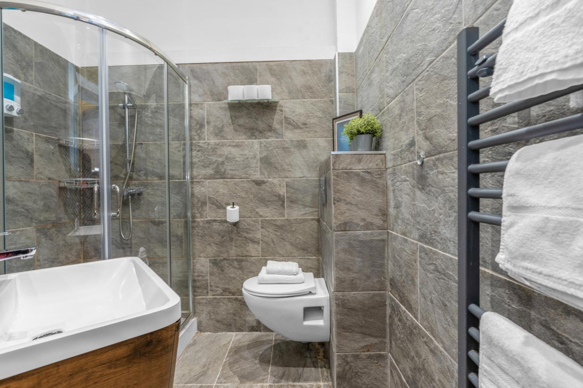 Cosy Modern City Centre Flat Edimburgo Esterno foto
