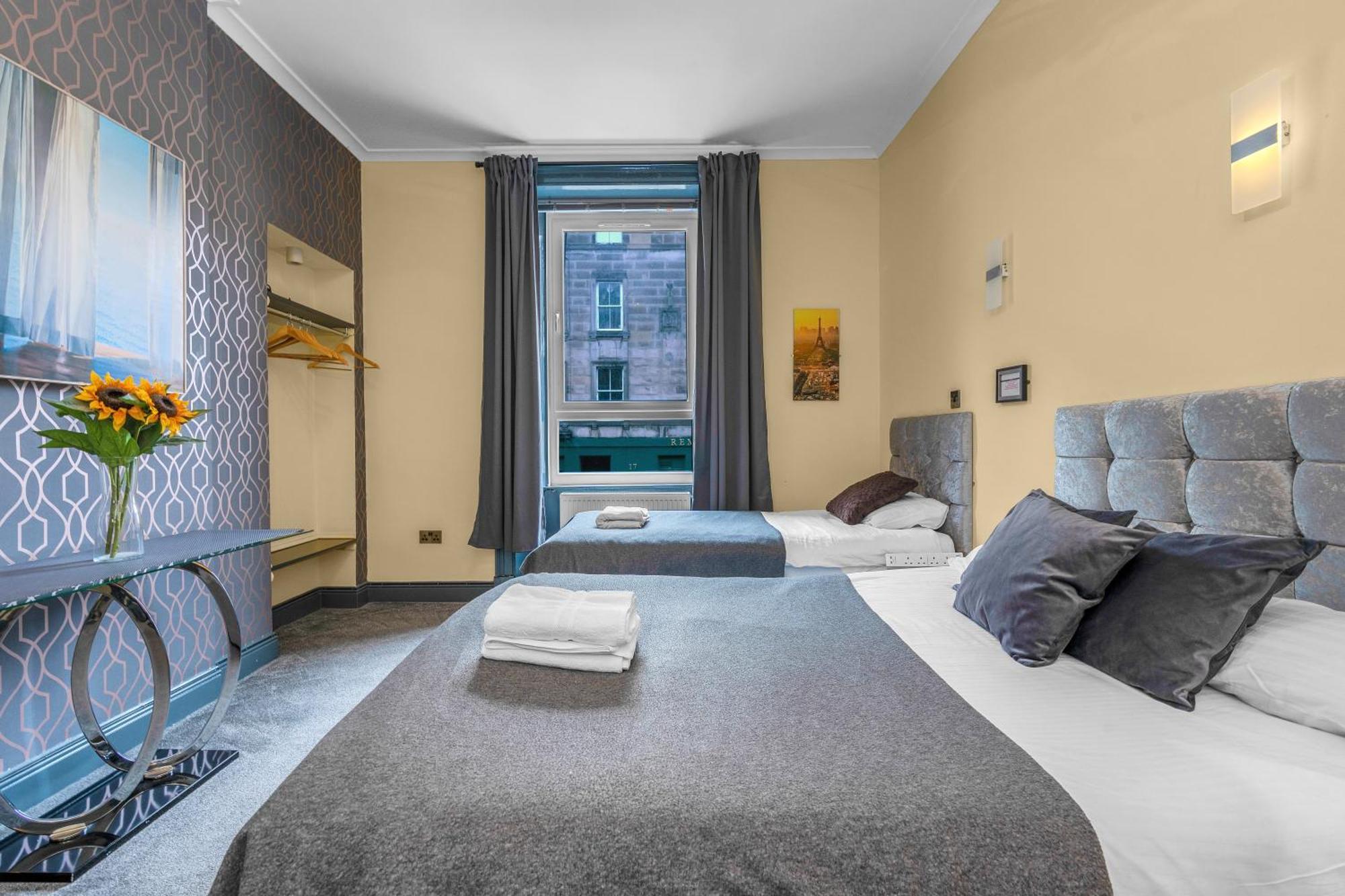 Cosy Modern City Centre Flat Edimburgo Esterno foto