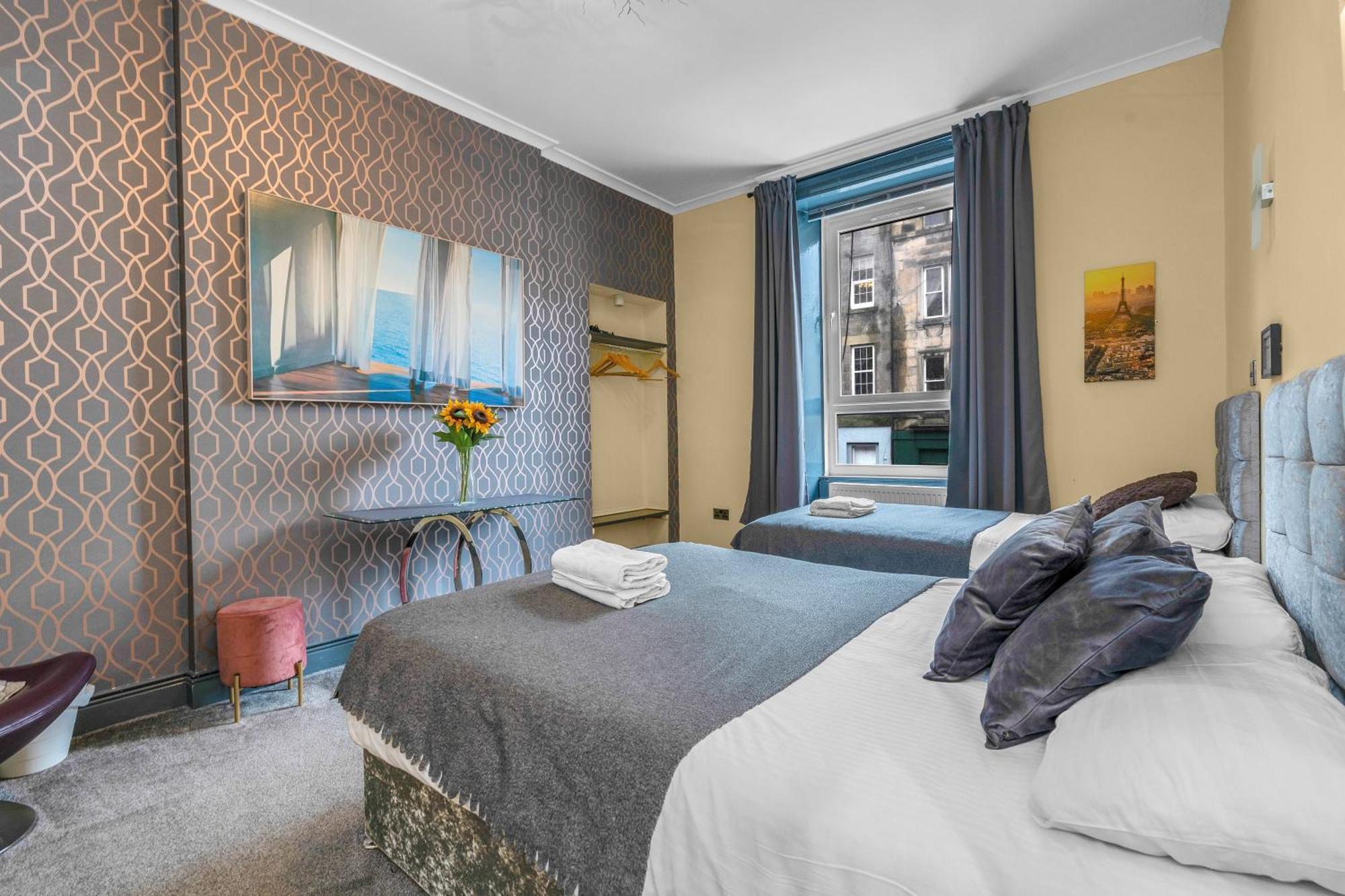 Cosy Modern City Centre Flat Edimburgo Esterno foto