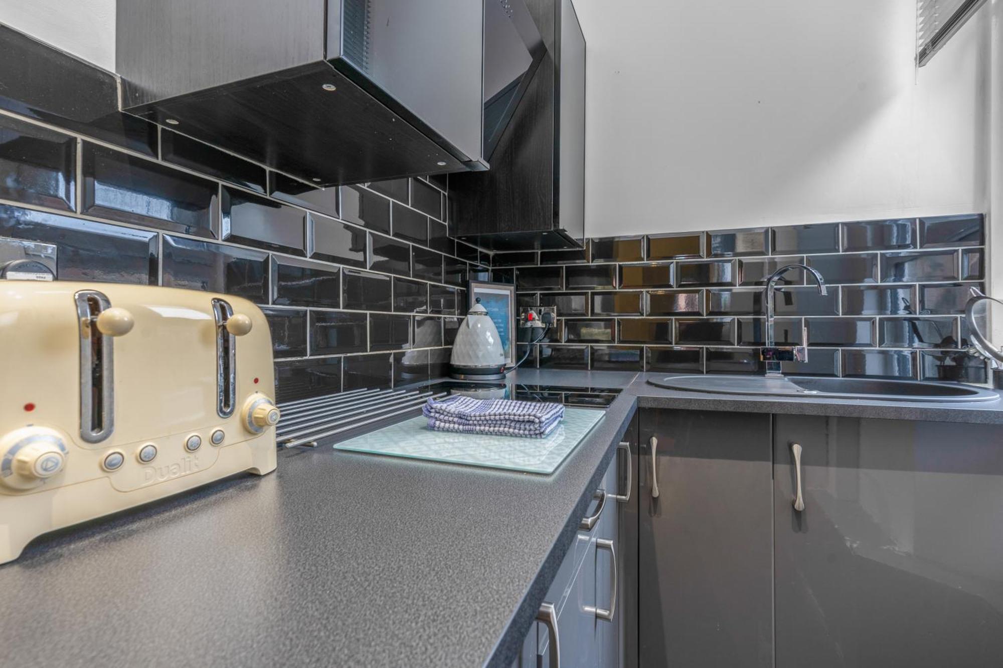Cosy Modern City Centre Flat Edimburgo Esterno foto
